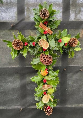 Memorial Wreath - Cross - image 1